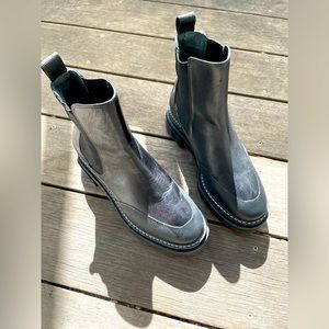 Aqua Womens chunky sole black leather ankle boots size 8
